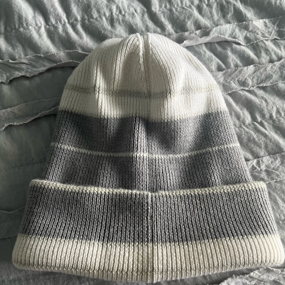 Canada Goose Gray and White Knit Beanie - Picture 3 of 7